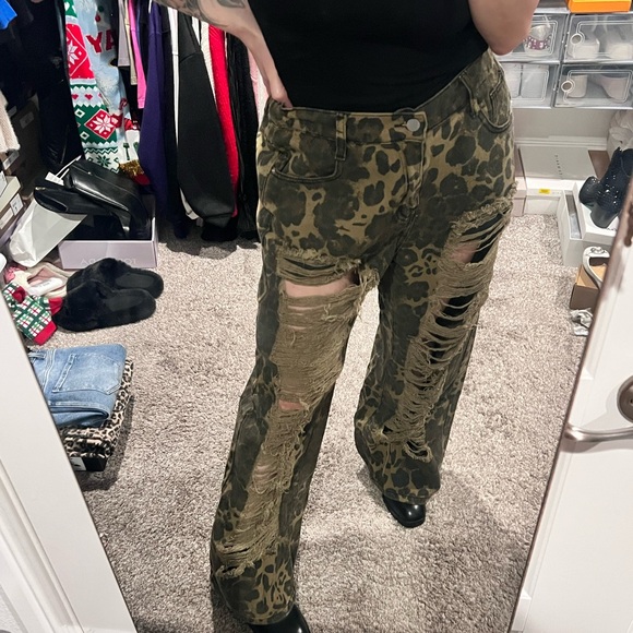 Distressed Green Camo Pants - Picture 7 of 15